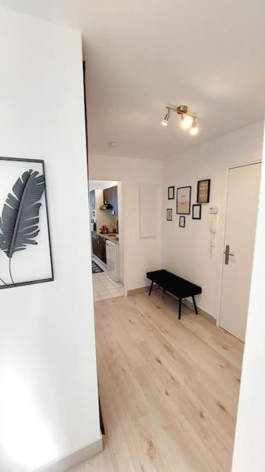 Cosy Home 2, 2 Chambres, 6 Personnes, 3 Min Gare, Parking Cergy Exteriör bild