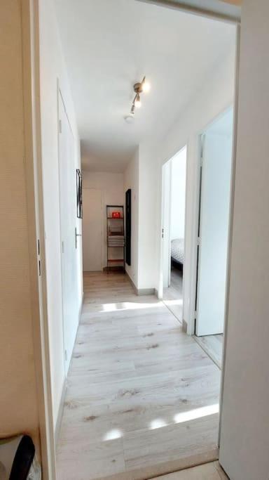 Cosy Home 2, 2 Chambres, 6 Personnes, 3 Min Gare, Parking Cergy Exteriör bild
